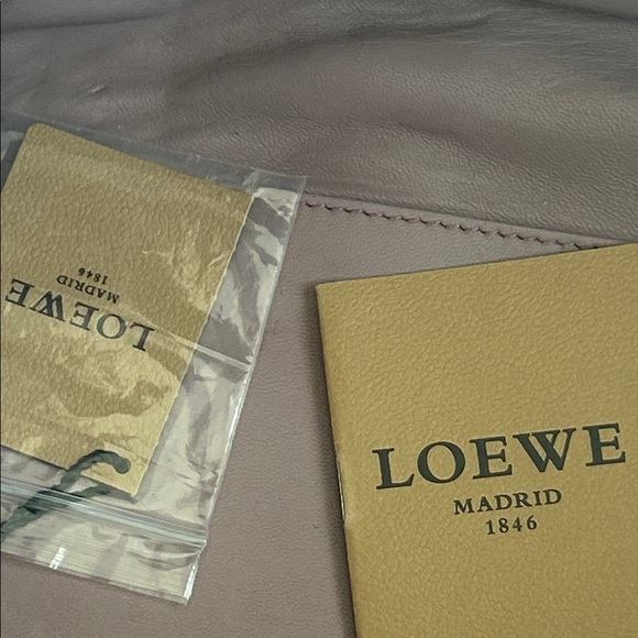 Loewe Pink Leather Briefcase with Elegant Design - Picture 9 of 11